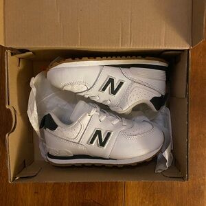 New Balance Toddler sneakers sz 8